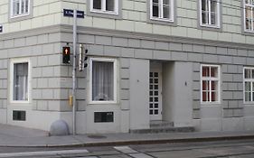 Stadtpark Rooms Vienna